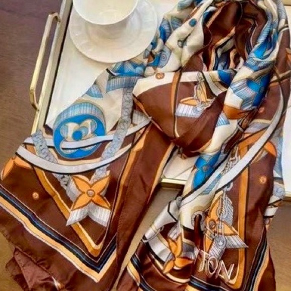 Accessories - L V Flowers and Leaves Pattern Silk Scarf